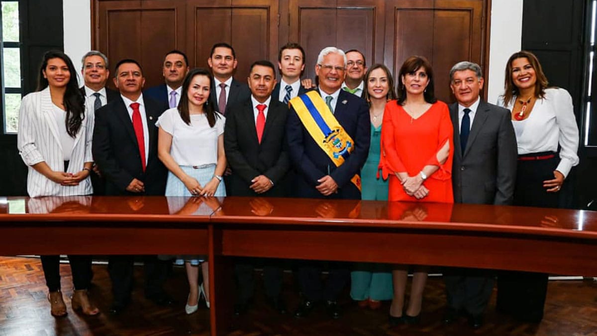 ¿Habrá cambios en el gabinete de López Castrillón?