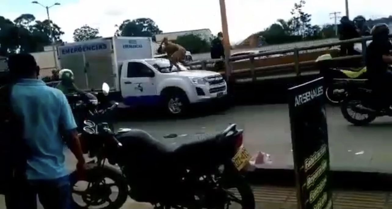 Policía y bomberos Popayán atienden difícil situación generada por ciudadano en sector de La Esmeralda