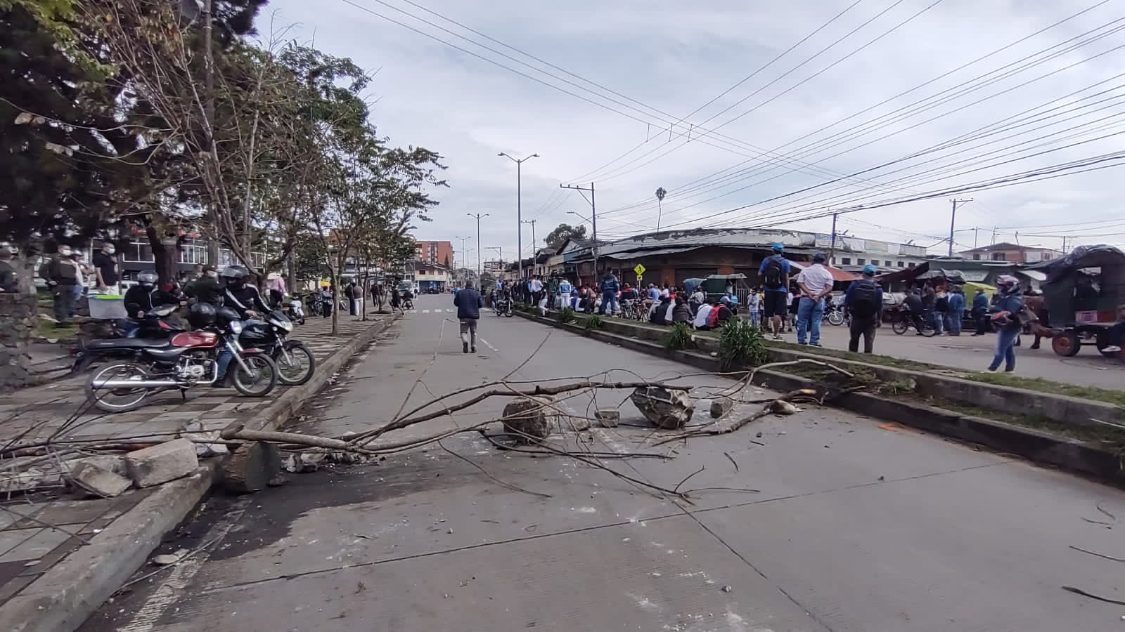 Protestas por incertidumbre en proyecto de remodelación de la galería barrio Bolívar