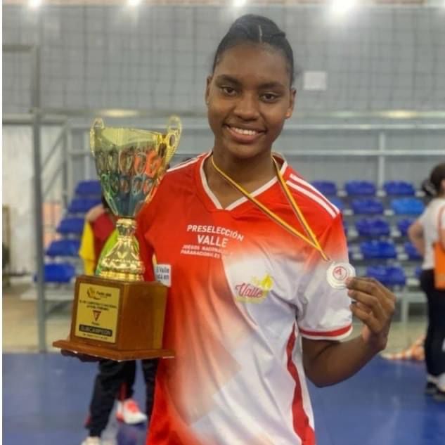 Deportista patinas es campeona nacional de voleibol