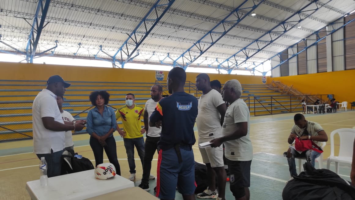 Gobierno Departamental entregó implementación deportiva en Guapi y Timbiquí