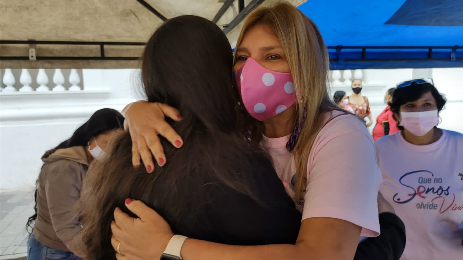 Mujeres de Popayán donan su cabello para personas enfermas de cáncer