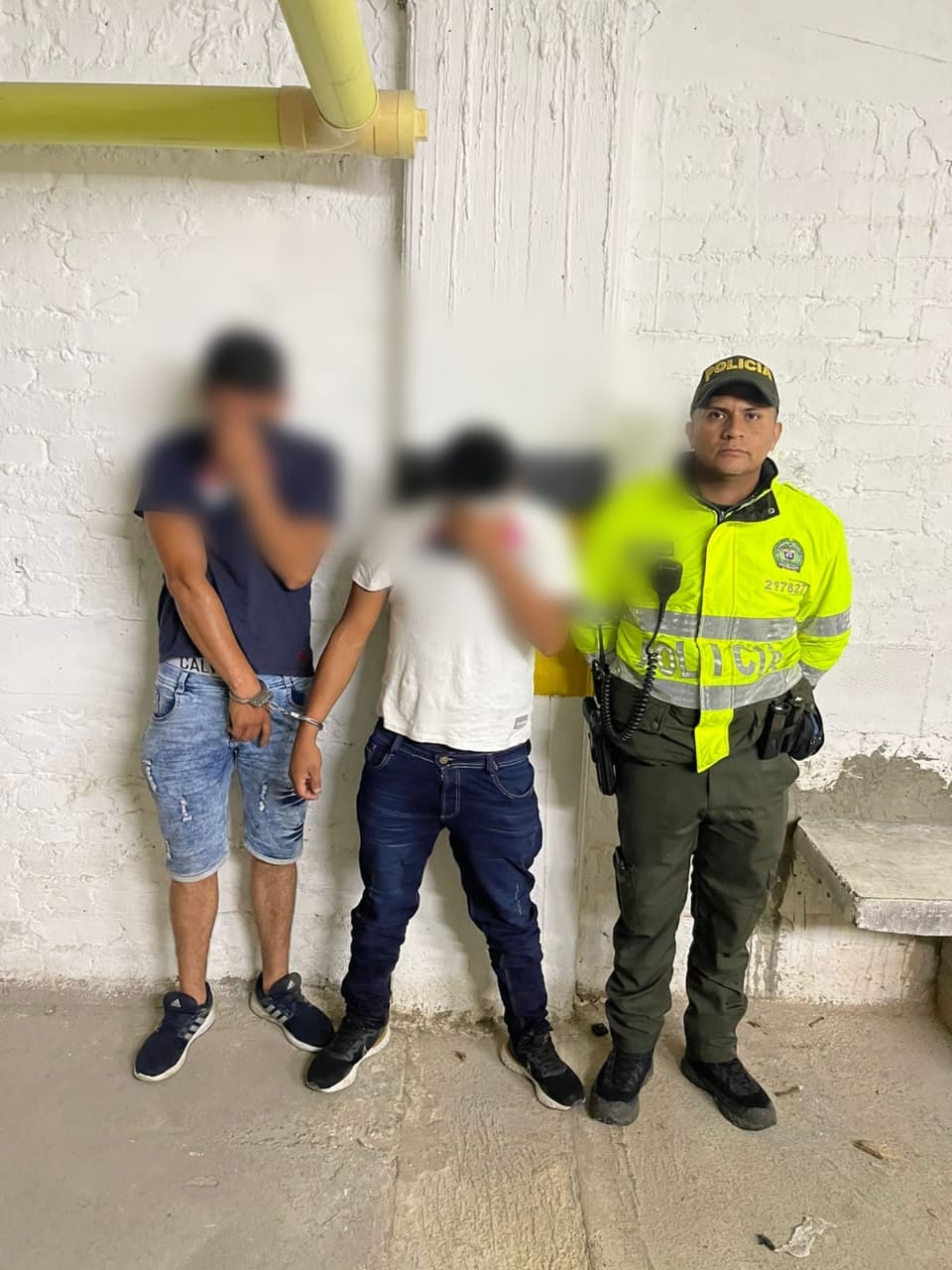 Dos hombres fueron capturados por el hurto de una moto
