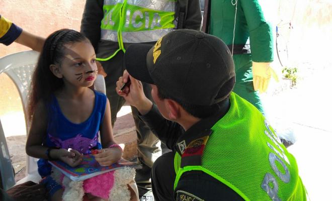 Policía lleva diversión y sano esparcimiento a los niños de Puerto Tejada