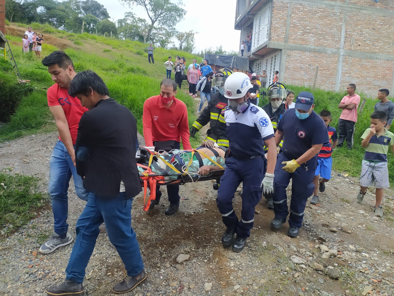 Bomberos Popayán atienden persona que recibió fuerte descarga eléctrica