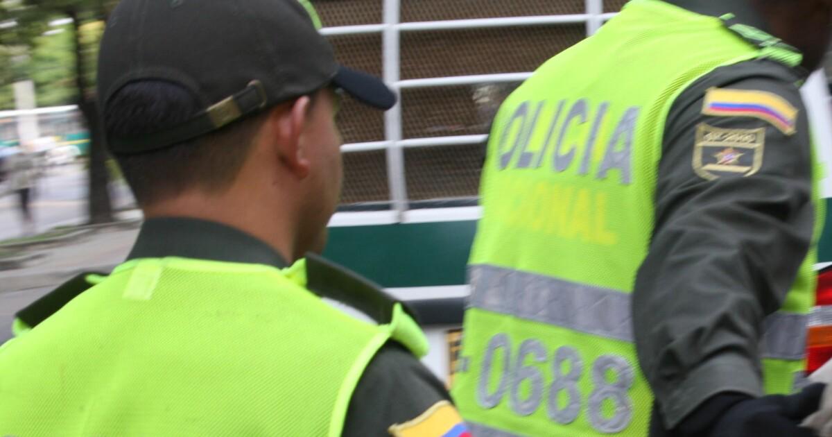 Utilizando prendas de la Policía Nacional hombres intentaron robar un apartamento