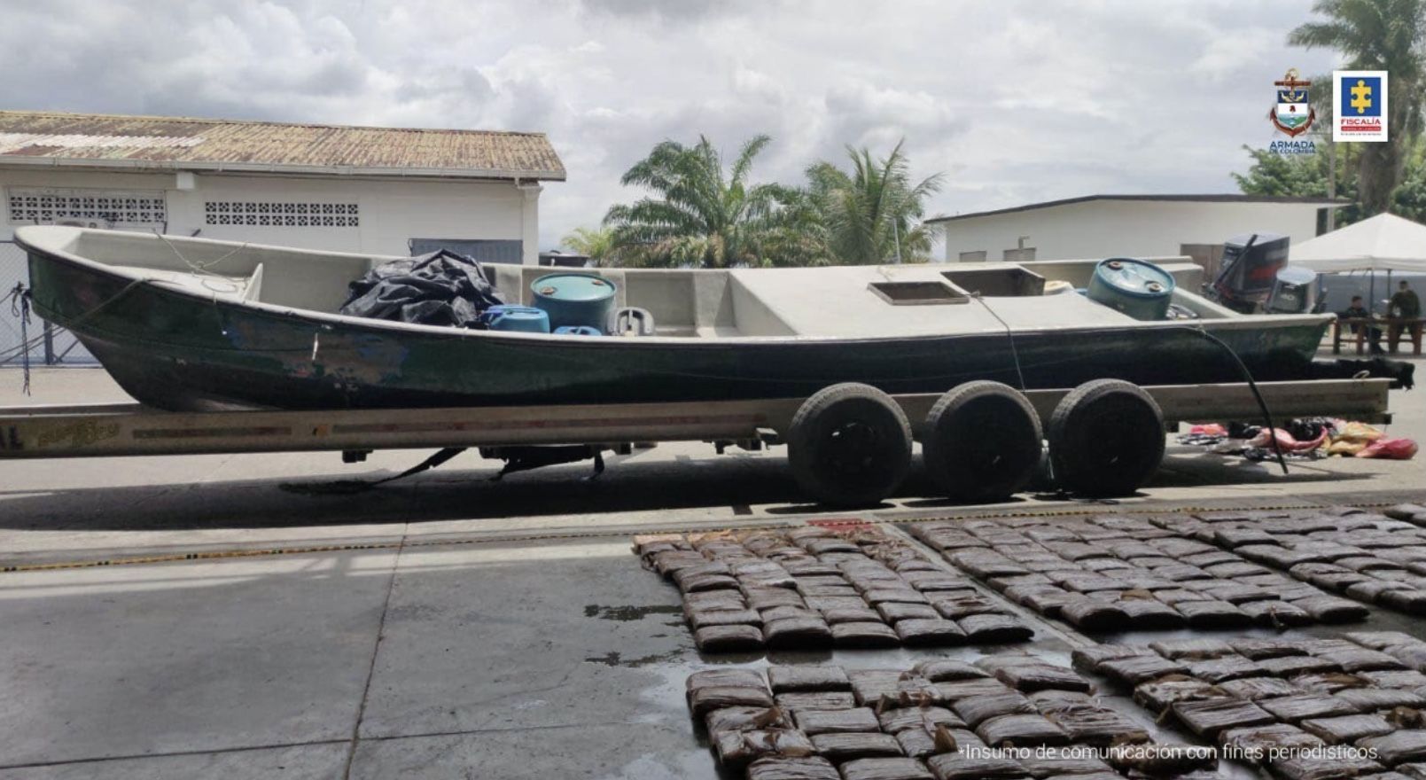 Detención intramuros para dos hombres que al parecer transportaban 750 kilos de marihuana en una lancha langostera