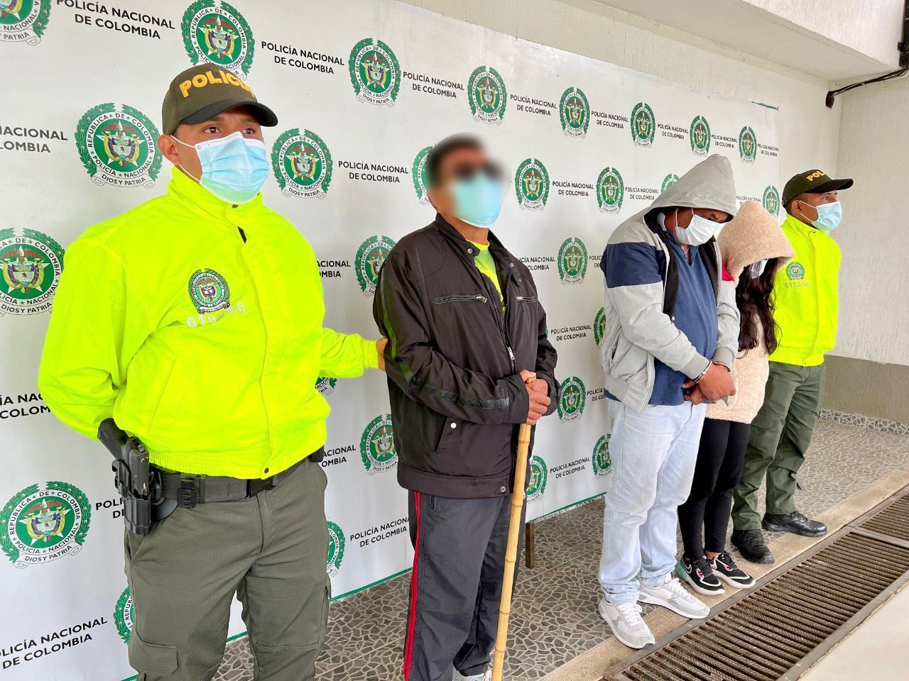 Tres personas señaladas de tráfico de estupefacientes fueron capturadas por la policía nacional