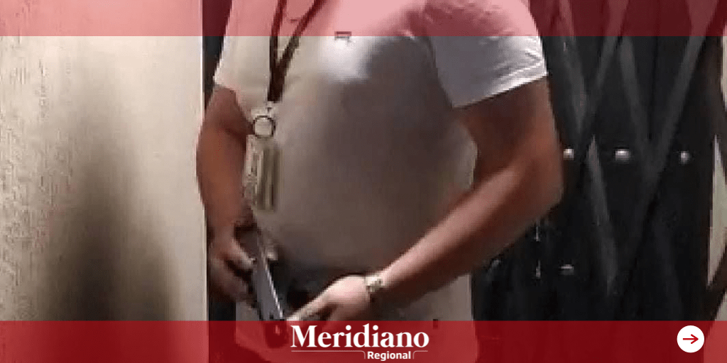 Un funcionario público en estado de embriaguez agredió a un ciudadano por reclamarle sobre un accidente