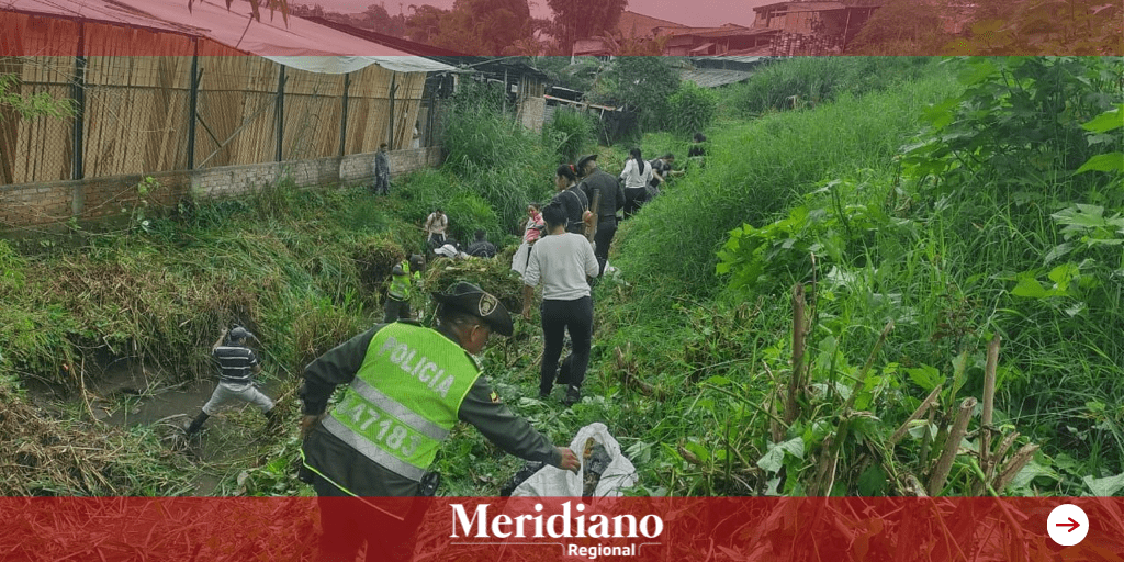 La Policía Metropolitana de Popayán adelantó acompañamiento a una jornada de limpieza en la quebrada Pubús.