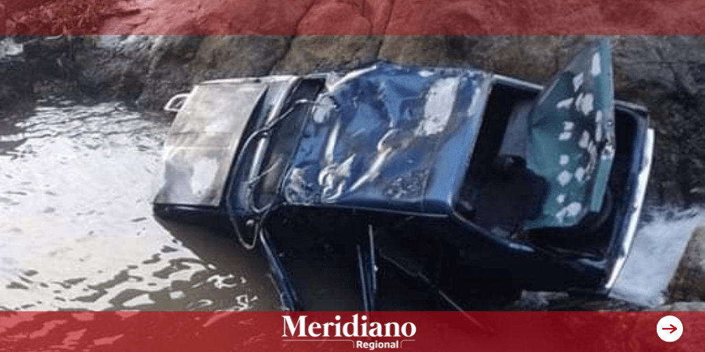 Un vehículo cayó a las piscinas naturales de la Chorrera de la Salvajina