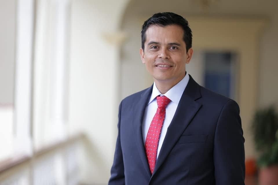 Fernando Cerón Agredo, Gerente de la Industria Licorera del Cauca, Abogado, oriundo del Municipio de Popayán.