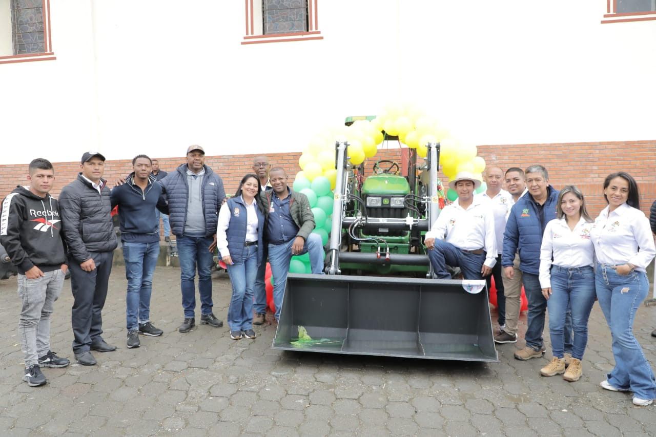 Se fortalece la economía rural en Almaguer con la entrega de un kit de maquinaria verde