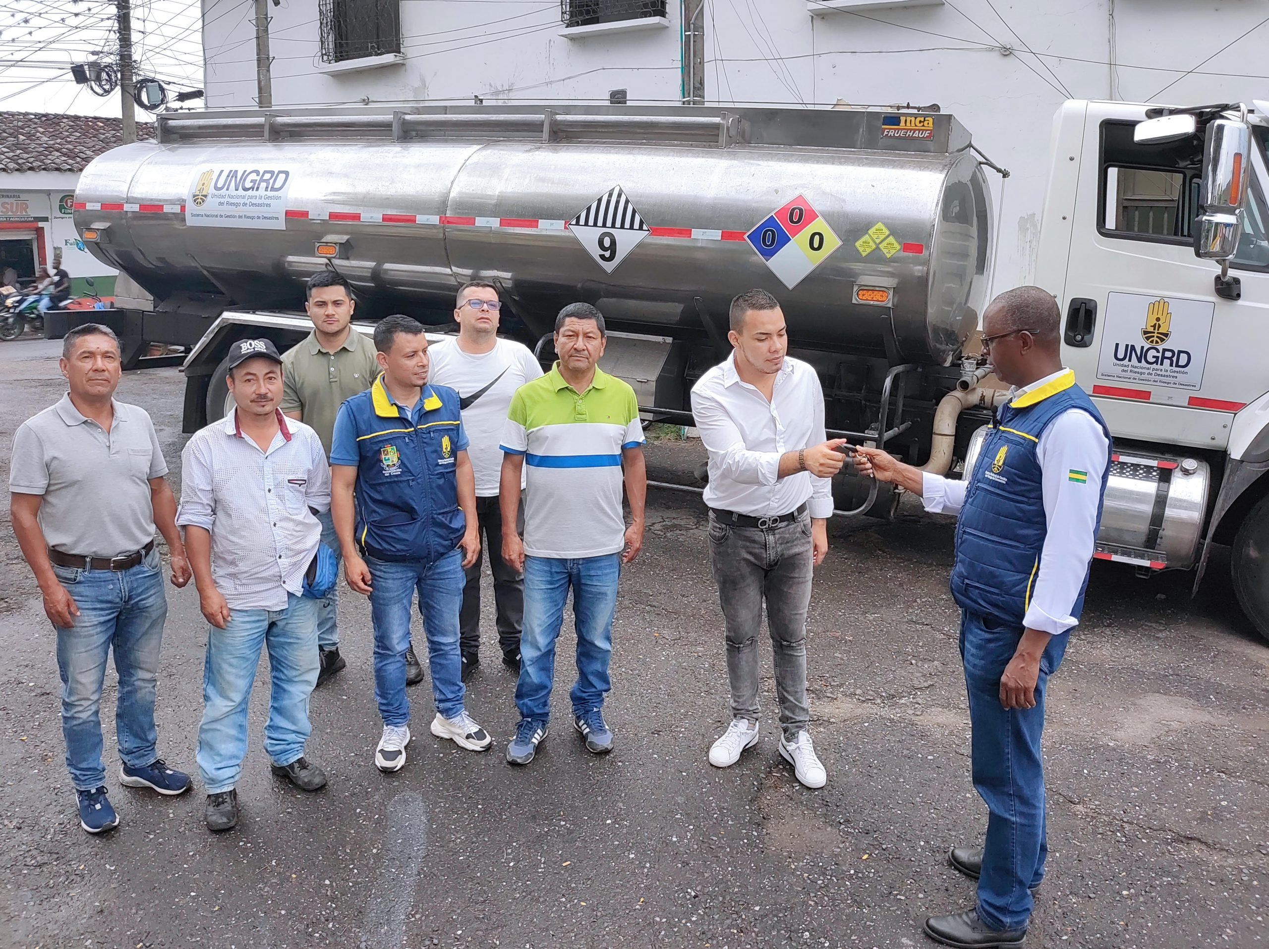 Mercaderes cuenta con nuevo vehículo cisterna para suministro de agua