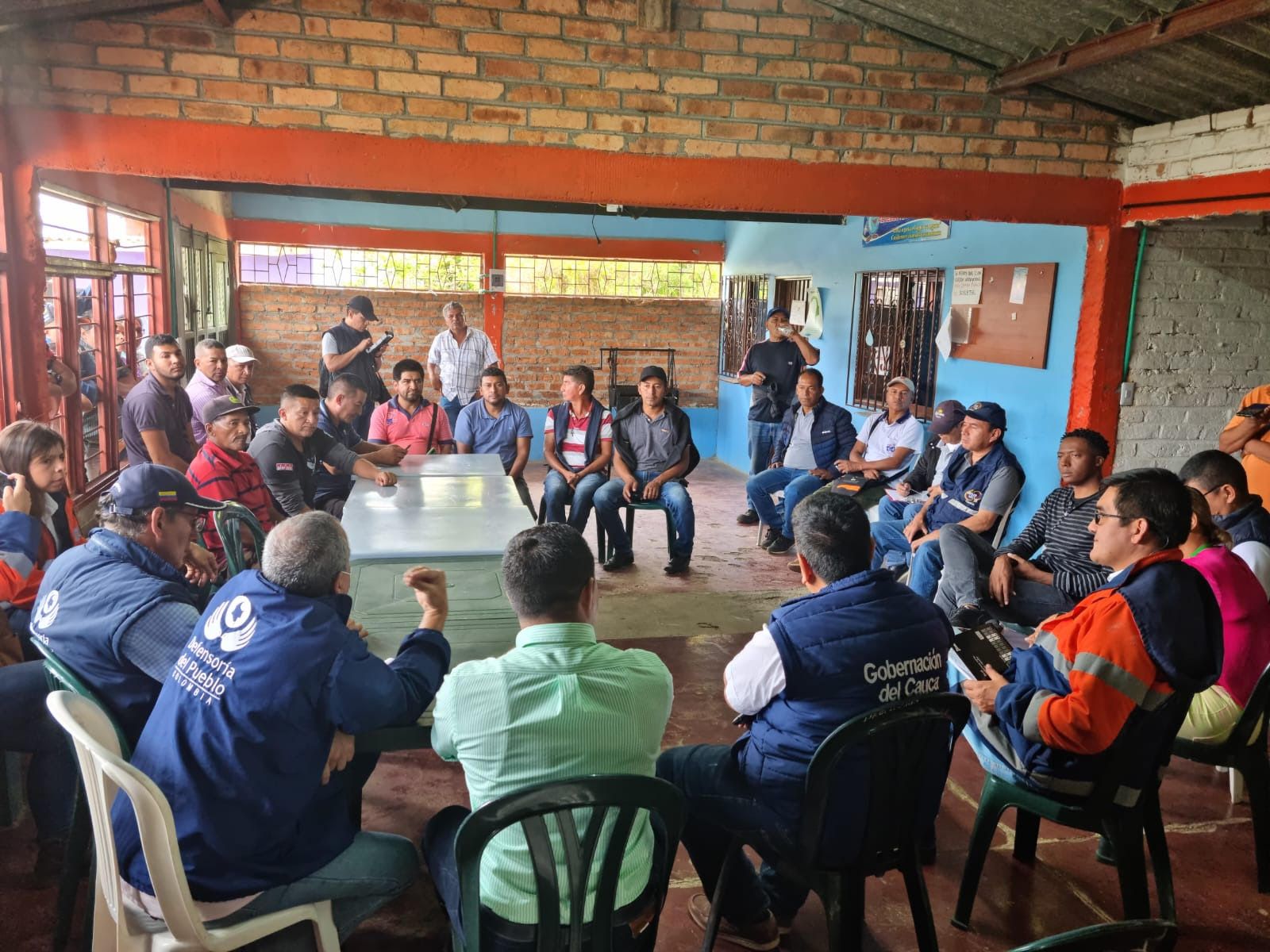 Diálogo y atención frente a inquietudes con comunidades de El Cairo