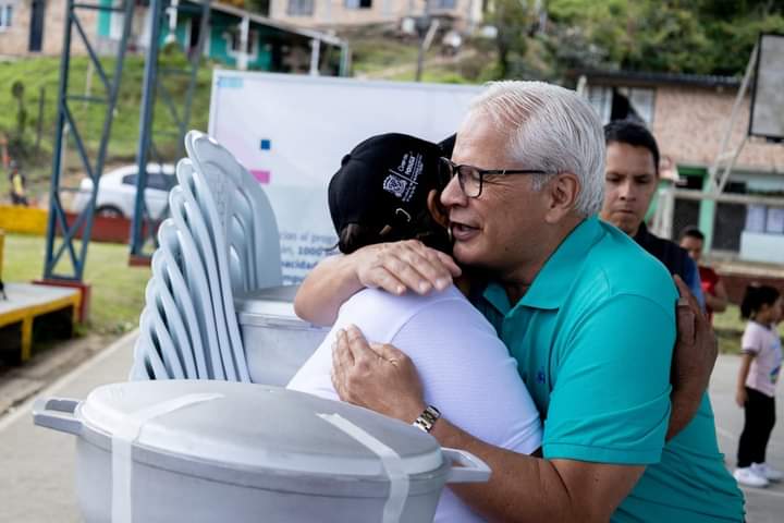 Alcalde Juan Carlos López Castrillón visito a Pueblillo