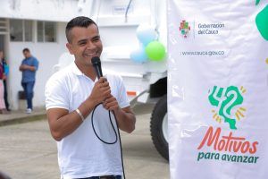 Gobierno-Departamental-entrego-dos-carros-recolectores-meridiano-regional-Elias-Larrahondo-Carabali-dos-vehiculos-recolectores-y-compactadores-de-residuos-scaled