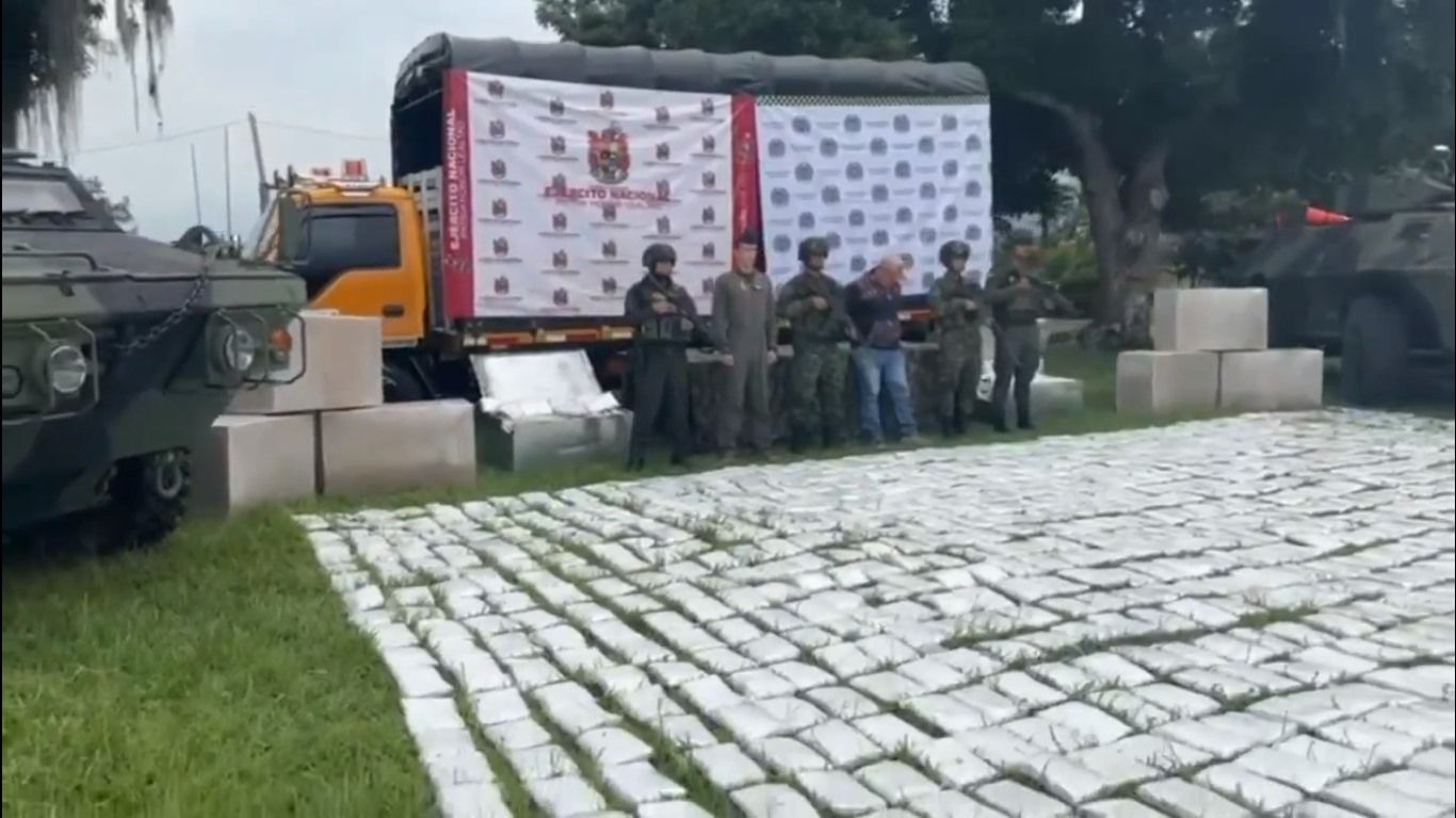 Encuentran megalaboratorio en el que producían dos toneladas de cocaína al mes