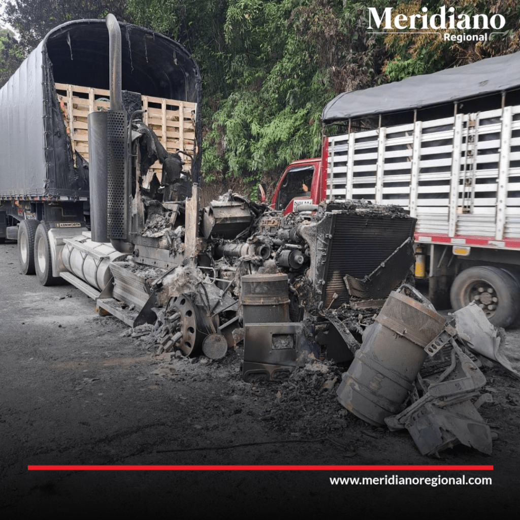 Noche de terror: Dejó vehículos incendiados en Valdivia, Antioquia - Meridiano Regional Noche de terror: Dejó vehículos incendiados en Valdivia, Antioquia