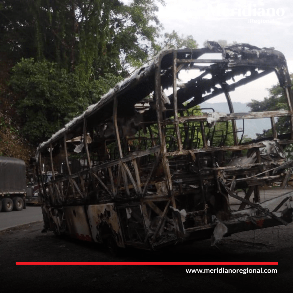 Noche de terror: Dejó vehículos incendiados en Valdivia, Antioquia - Meridiano Regional Noche de terror: Dejó vehículos incendiados en Valdivia, Antioquia