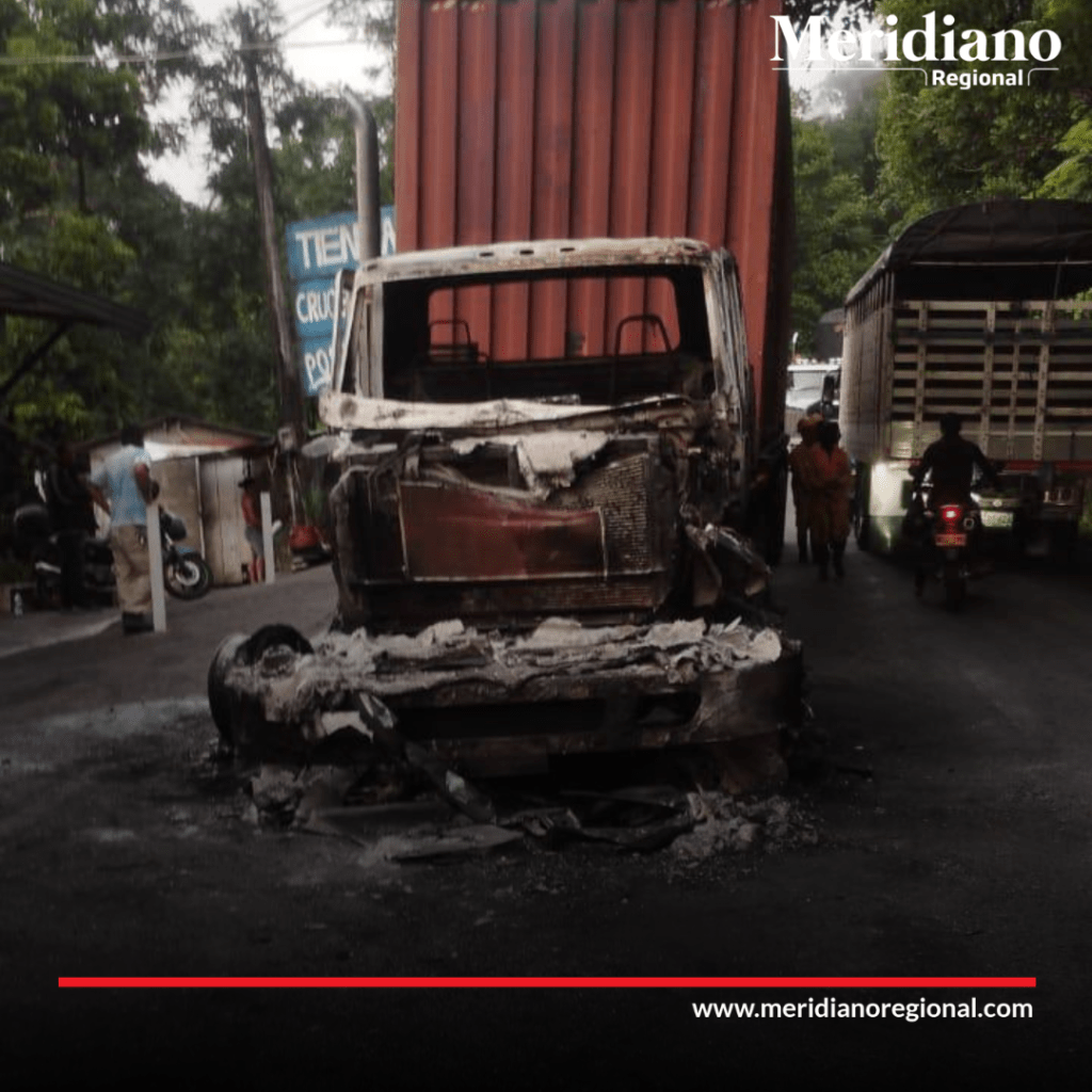 Noche de terror: Dejó vehículos incendiados en Valdivia, Antioquia - Meridiano Regional Noche de terror: Dejó vehículos incendiados en Valdivia, Antioquia