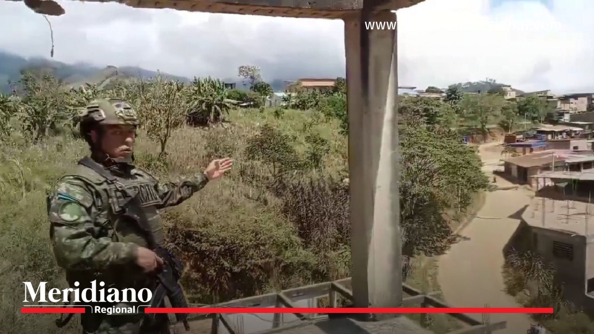 Así era la trinchera desde donde alias 'Giovanny' vigilaba el tránsito y acceso a El Plateado