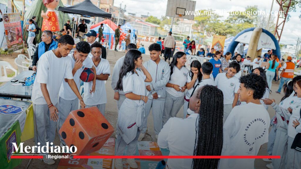 Más de 200 personas se beneficiaron de la jornada de servicios en Bello Horizonte - La Alcaldía de Popayán - secretaria de gobierno de Popayán - polideportivo del barrio Bello Horizonte - Darío Pérez, coordinador del programa de Convivencia - alcalde Juan Carlos Muñoz - norte de Popayán - Armada Nacional - Meridiano Regional Más de 200 personas se beneficiaron de la jornada de servicios en Bello Horizonte - La Alcaldía de Popayán - secretaria de gobierno de Popayán - polideportivo del barrio Bello Horizonte - Darío Pérez, coordinador del programa de Convivencia - alcalde Juan Carlos Muñoz - norte de Popayán - Armada Nacional
