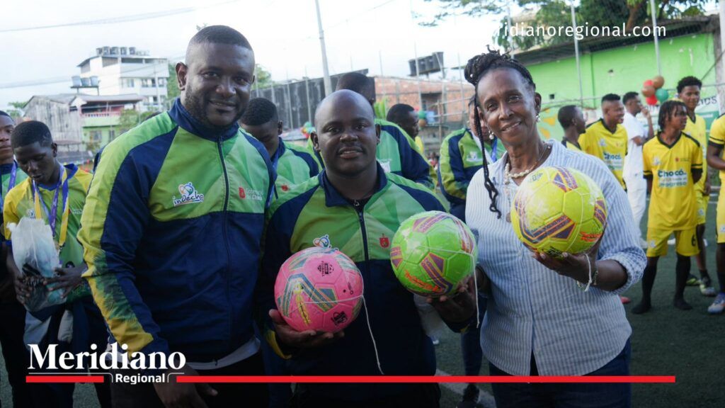 Oro- medalla- histórico- Juegos Intercolegiados- equipo juvenil- fútbol- deporte- Chocó- Colombia- reconocimiento- premios- gobernación- - Meridiano Regional Oro- medalla- histórico- Juegos Intercolegiados- equipo juvenil- fútbol- deporte- Chocó- Colombia- reconocimiento- premios- gobernación-
