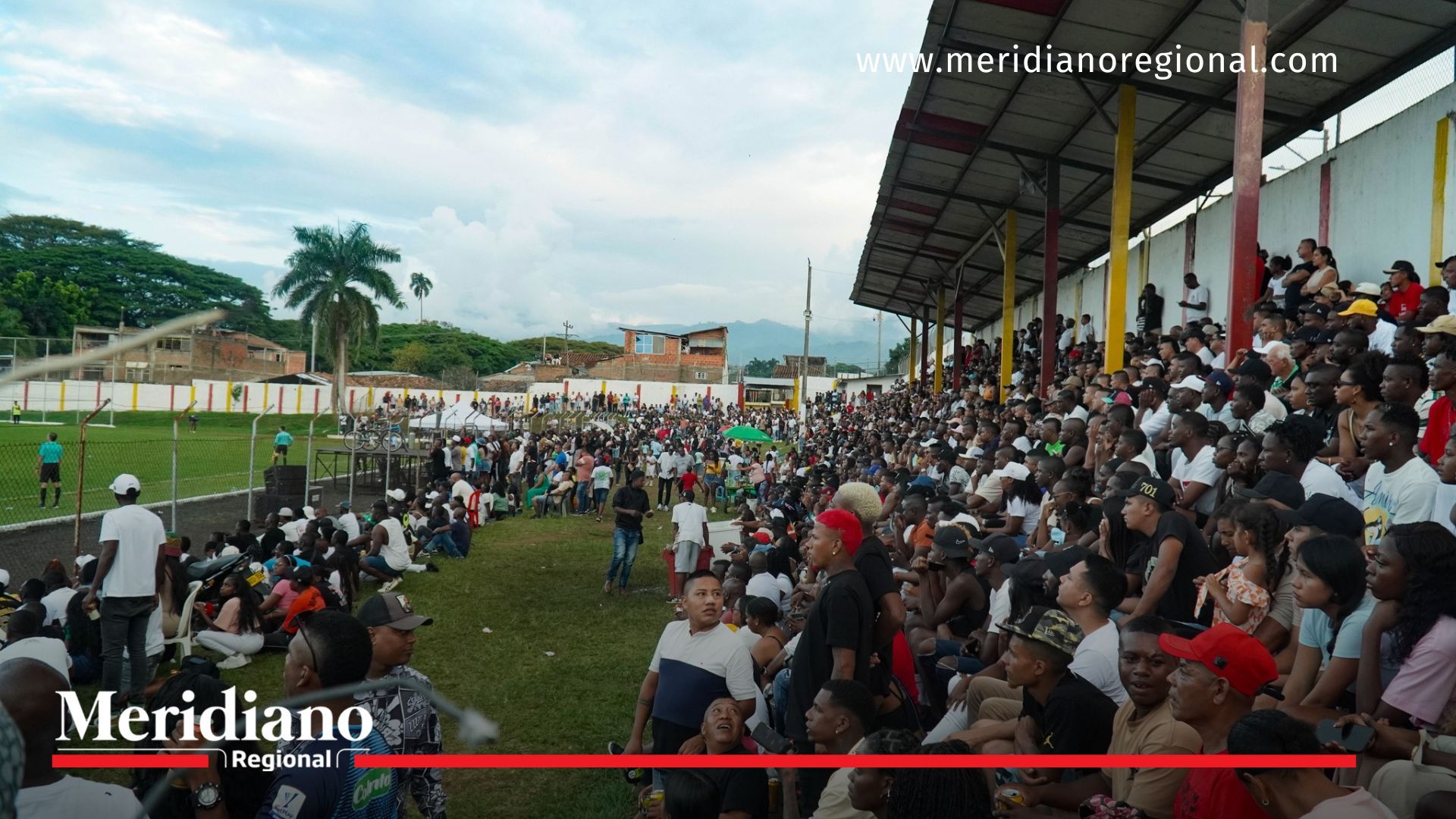 La tribuna se rinde al fútbol en la Copa Navideña tribuna- asistencia- espectadores- deporte- fútbol- Santander de Quilichao- Cauca- alegría- unión- Copa Navideña-