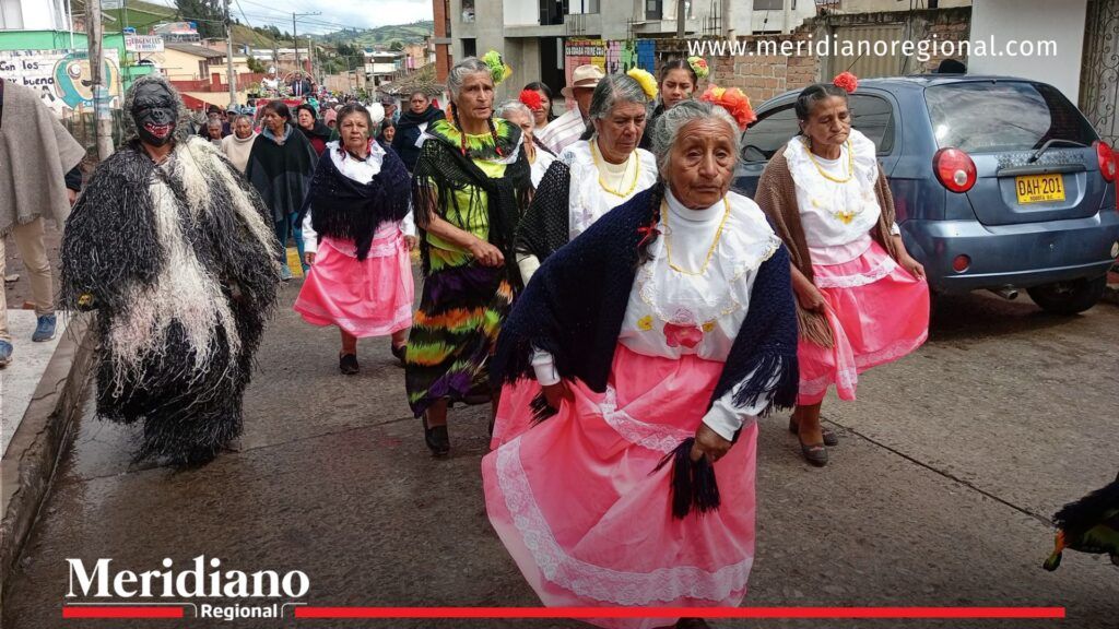 Reinado- adulto mayor- actividad- Córdoba- Nariño- Colombia- recreación- esparcimiento- reina- virreina- corona- - Meridiano Regional Reinado- adulto mayor- actividad- Córdoba- Nariño- Colombia- recreación- esparcimiento- reina- virreina- corona-