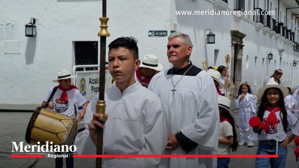Policía Nacional- participación- tradición religiosa- procesión- uniformados- paso- San Zacarías- Virgen de Belén- Popayán- Cauca- Colombia- comunidad- - Meridiano Regional Policía Nacional- participación- tradición religiosa- procesión- uniformados- paso- San Zacarías- Virgen de Belén- Popayán- Cauca- Colombia- comunidad-