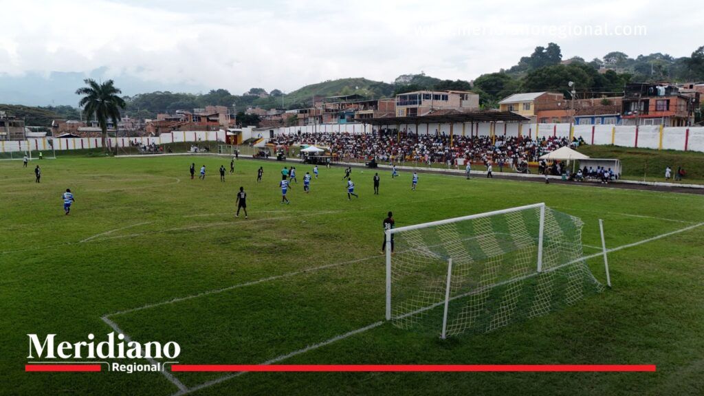 tribuna- asistencia- espectadores- deporte- fútbol- Santander de Quilichao- Cauca- alegría- unión- Copa Navideña-