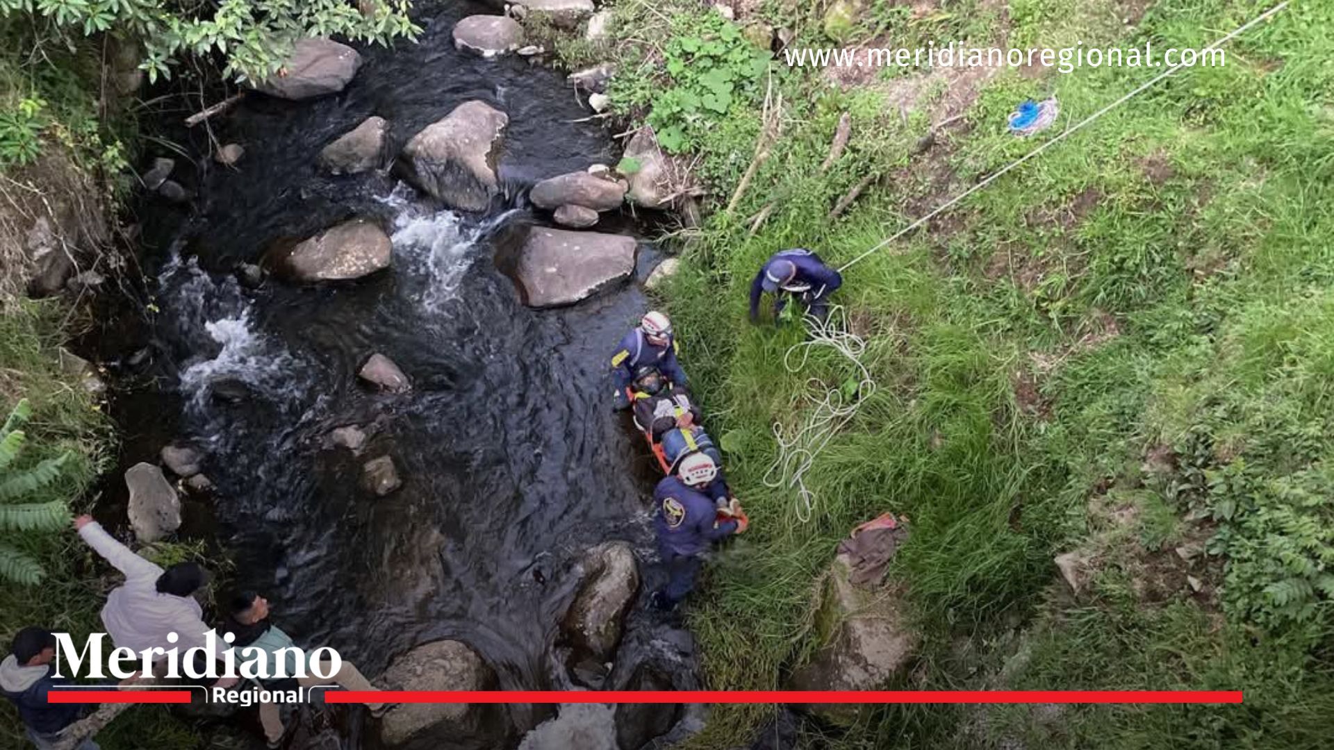 Motociclista herido en accidente en la vía Silvia - Totoró Motociclista- hombre- accidente- herido- rescate- Bomberos Silvia- salud- vía- trafico- Silvia- Totoró- Cauca- Colombia-