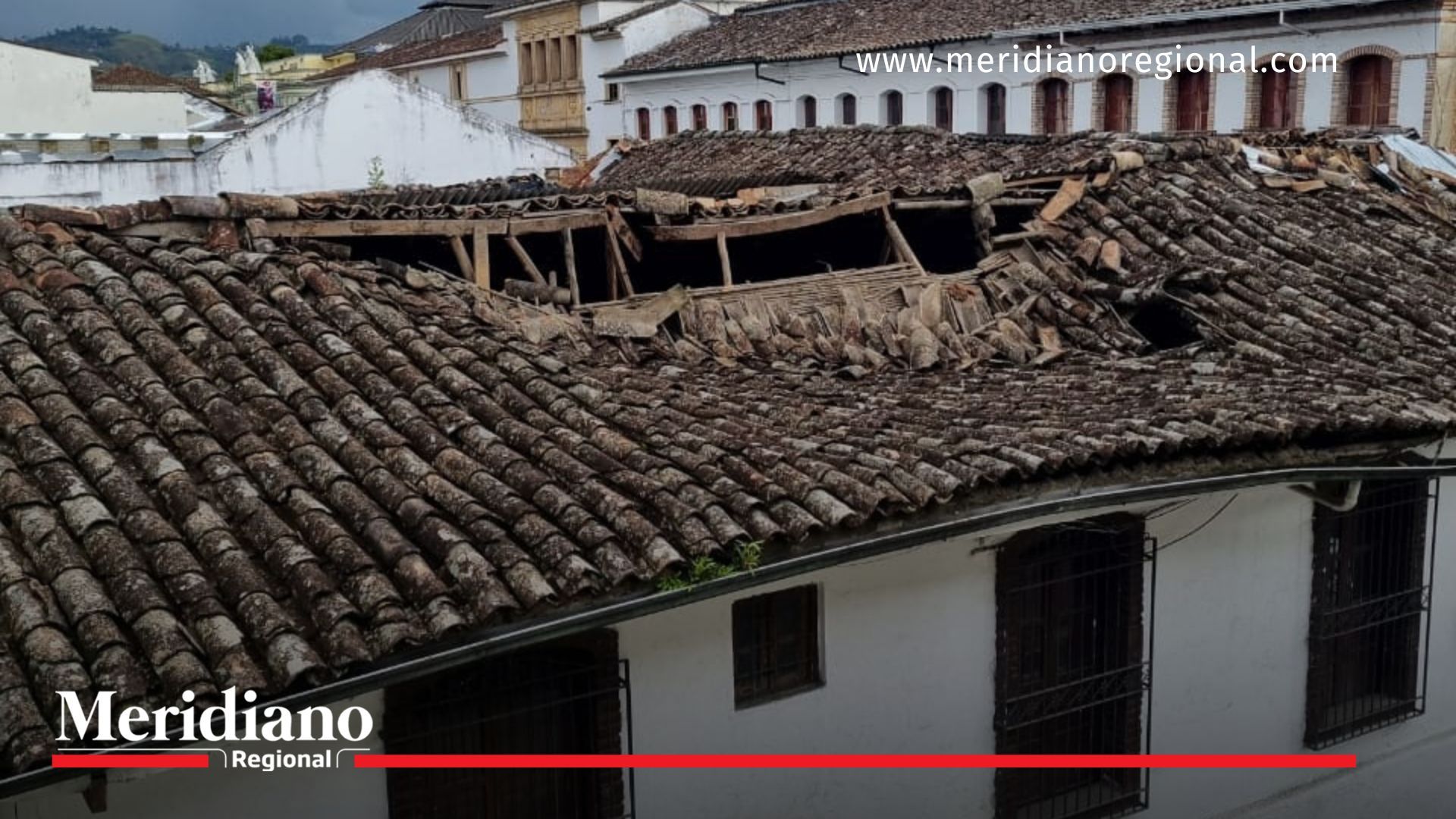 Techo en ruinas pone en peligro a transeúntes en Popayán techo- ruinas- peligro- transeúntes- tragedia- llamado- acciones- sector histórico- peatones- acciones- Alcaldía de Popayán- autoridades- Popayán- Cauca- Colombia-