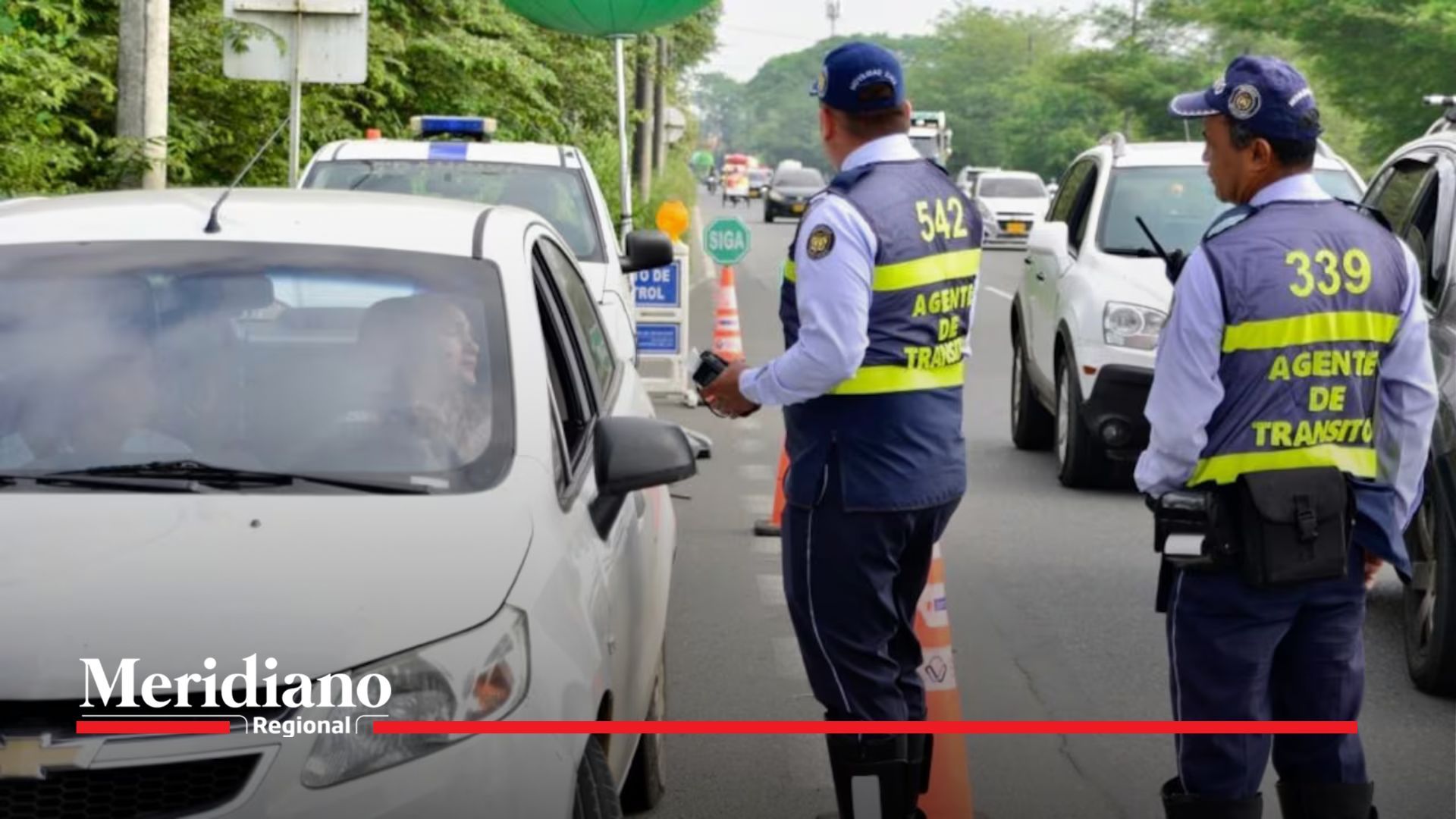 motociclista - asalto - agente de tránsito - Cali - robo - agresión - comparendo - infracción - barrio La Flora - seguridad vial - Policía de Cali - investigación - multa - sanción - justicia