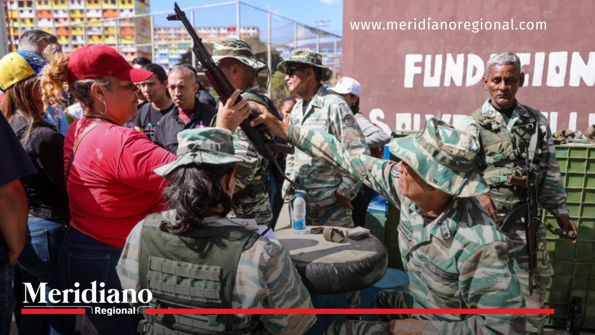 Milicia Bolivariana recibe fusiles rusos en apoyo a Maduro Milicia Bolivariana- reciben- fusiles- armamento- juramento- lealtad- régimen- presidente- Nicolás Maduro- política- tensión- elecciones- Venezuela-