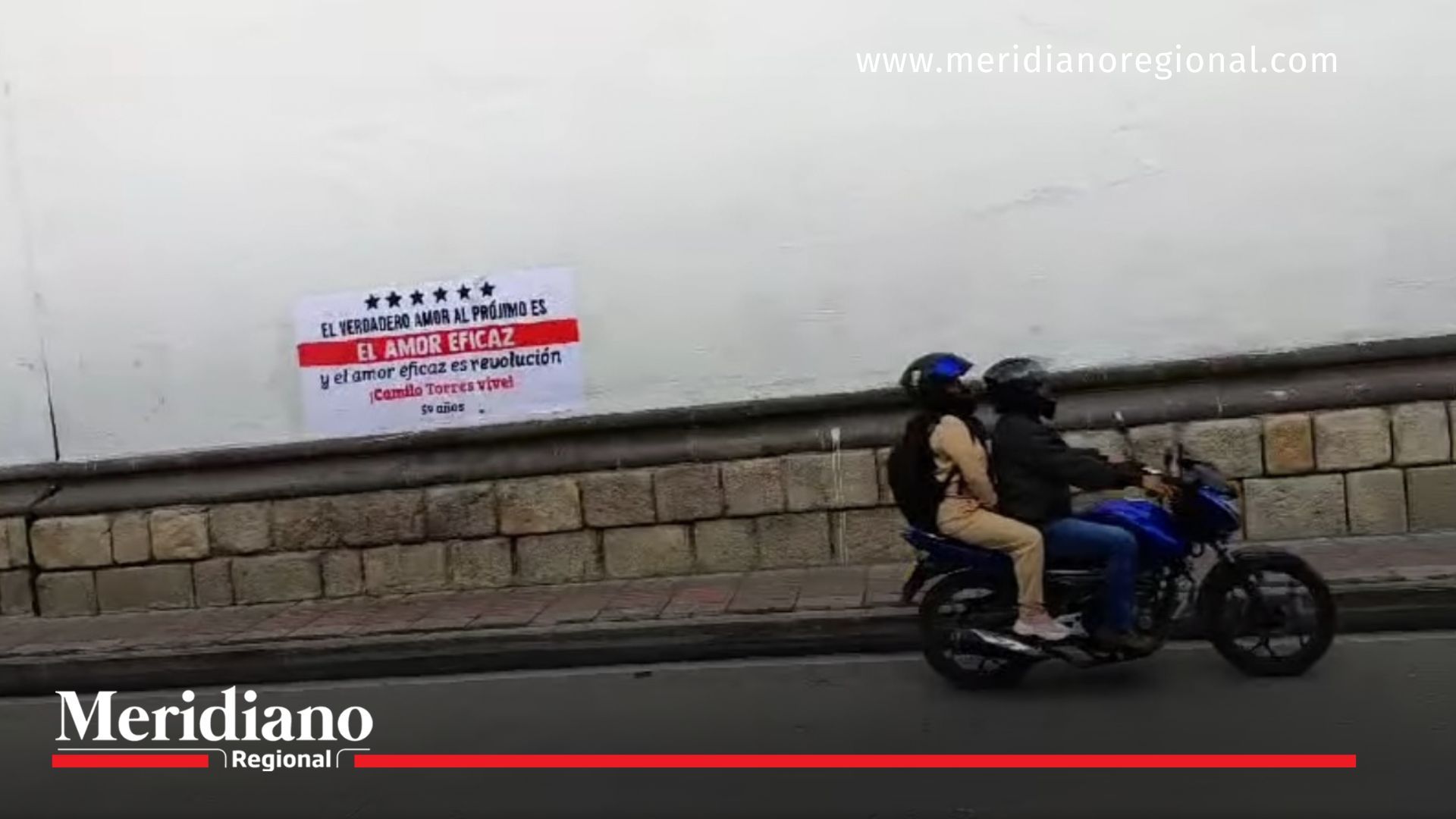 Pancarta del ELN en el centro de Popayán pancarta-eln-popayán - centro-histórico - seguridad-popayán - autoridades-investigación - grupo-armado - preocupación-comunidad - parque-caldas - vigilancia-reforzada - capital-cauca-