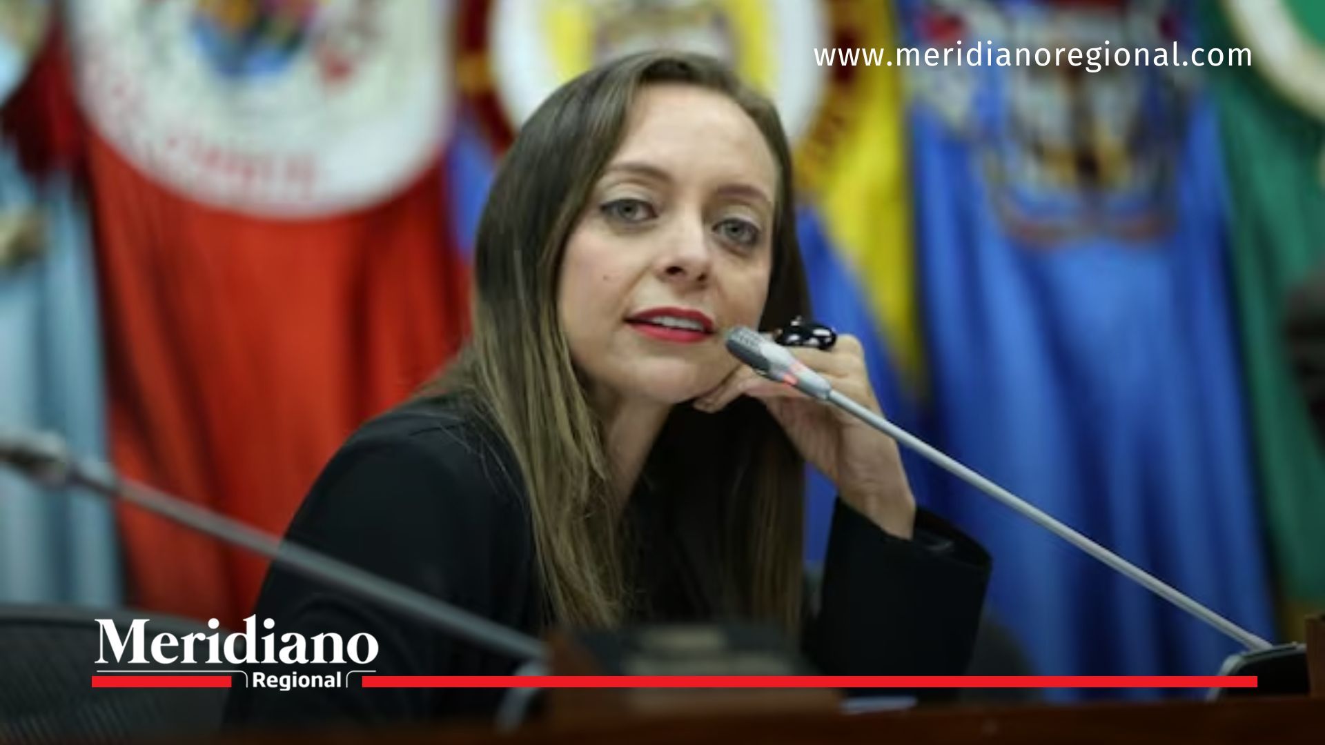 político mira