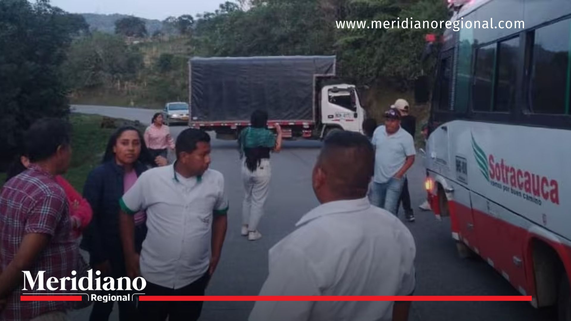 Transversal del Libertador bloqueada por mal estado de la vía transversal-del-libertador - bloqueo-indefinido - mal-estado-via - comunidades-transportadores - cauca-huila - vias-colombia - protesta-ruta-libertador - abandono-gubernamental-