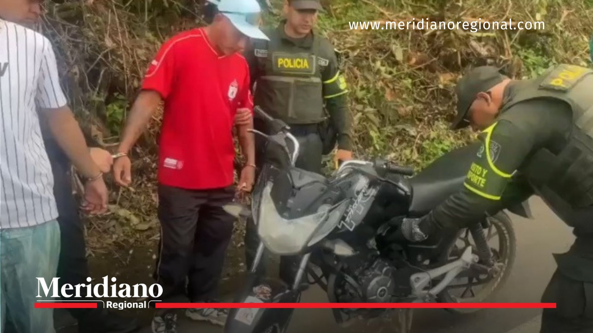 Dagua: Detenidos mientras ocultaban estupefacientes captura-dagua-hombres-drogas-marihuana-base-de-coca-motocicleta-policía-operativo-corredores-seguros-narcotráfico-seguridad-ciudadana-
