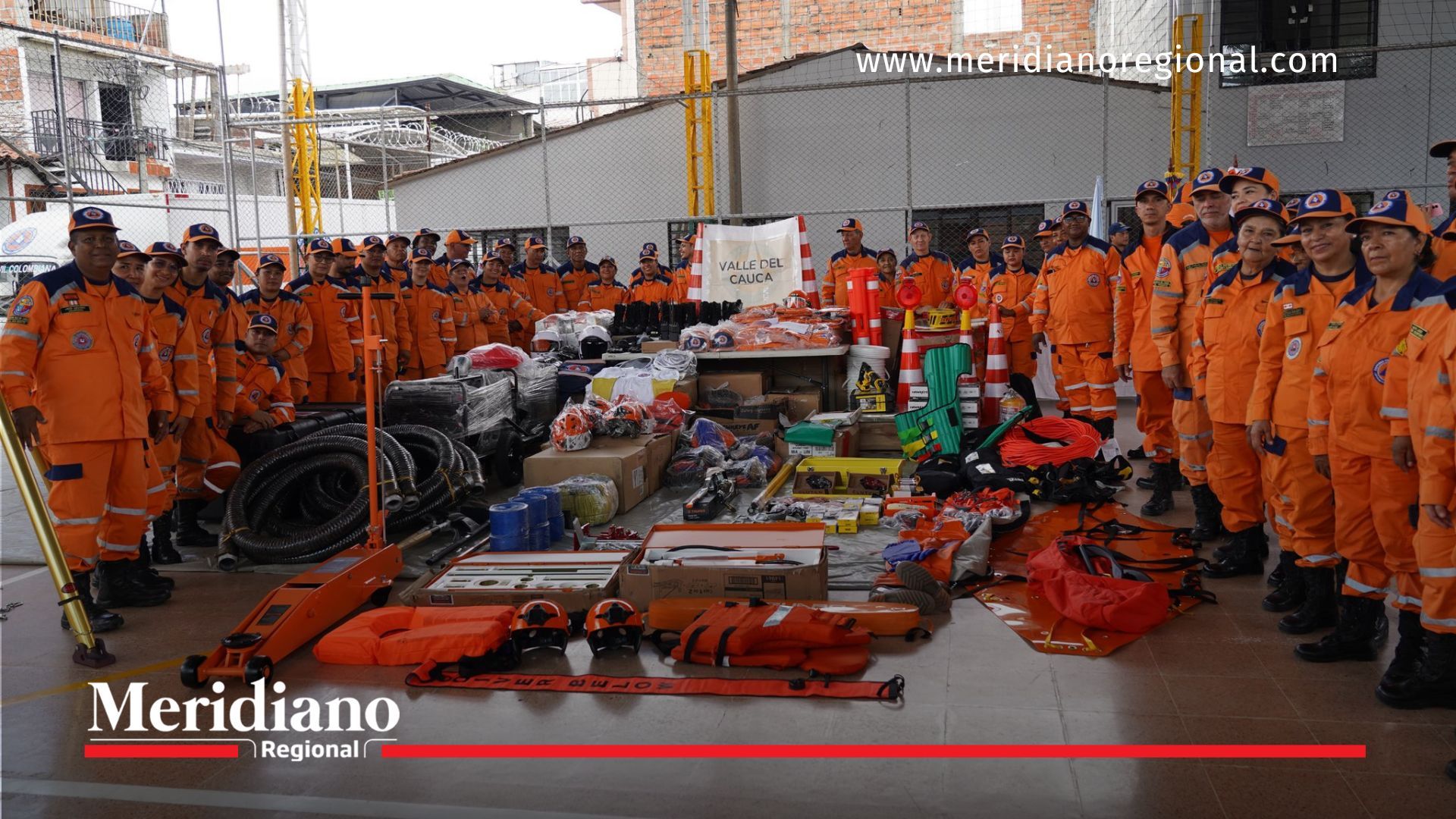 Voluntarios -Voluntarios mejor equipados para responder a emergencias defensa-civil-colombiana - dotación-voluntarios - equipos-emergencias - rescate-y-socorro - gestión-del-riesgo - seguridad-y-bienestar - respuesta-a-desastres - Nariño-Cauca-Valle-del-Cauca-Voluntarios -