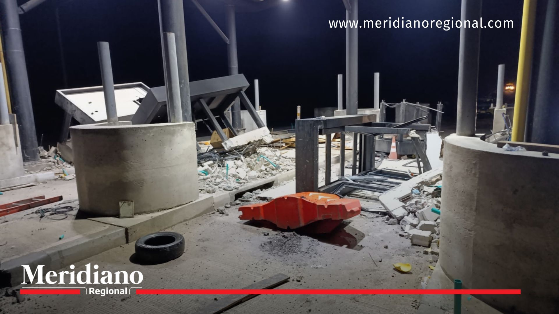 Peaje -Peaje en construcción es incendiado en el Huila peaje-incendiado-huila - protesta-peaje-hobo - ataque-incendiario-ruta-45 - manifestantes-queman-peaje - conflicto-peajes-colombia-Peaje -