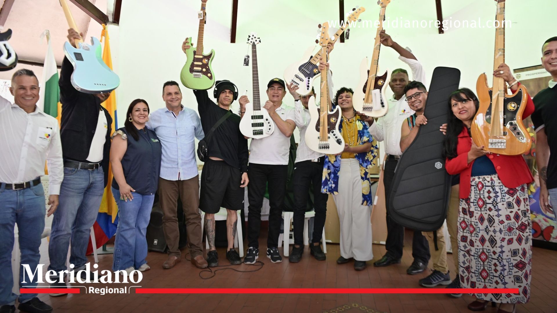 Prosperidad -Prosperidad Social entregó instrumentos a jóvenes prosperidad-social - entrega-de-instrumentos - jovenes-valle-del-cauca - musica-para-la-paz - fundaciones-artisticas - gobierno-apoya-talento - cultura-musical - guitarras-y-bajos - inclusion-social - oportunidades-para-jovenes-Prosperidad -