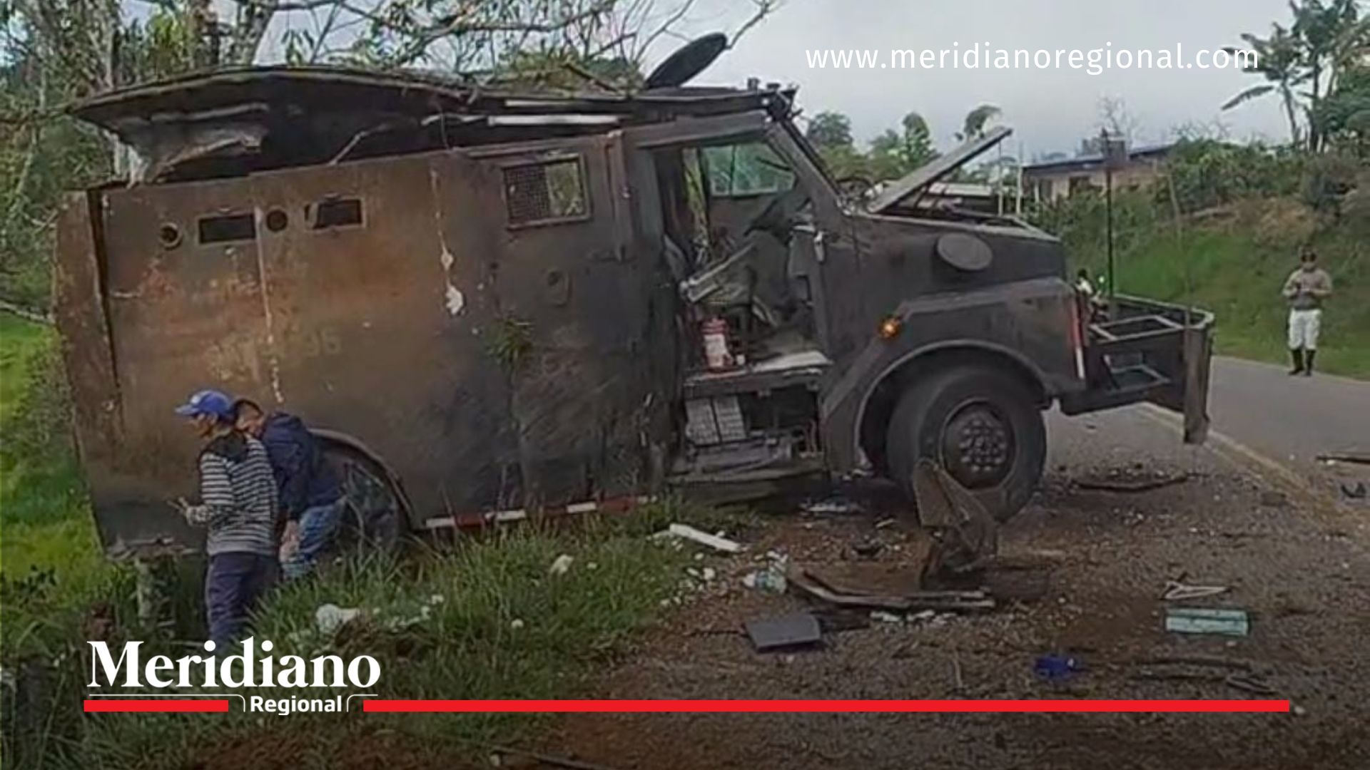 tanqueta -Tanqueta de la Policía atacada en El Tambo, Cauca ataque-explosivos-policía-cauca-tanqueta-el-tambo-carro-blindado-disidencias-farc-explosión-popayán-zona-rural-herido-patrullero-conflicto-armado-tanqueta -