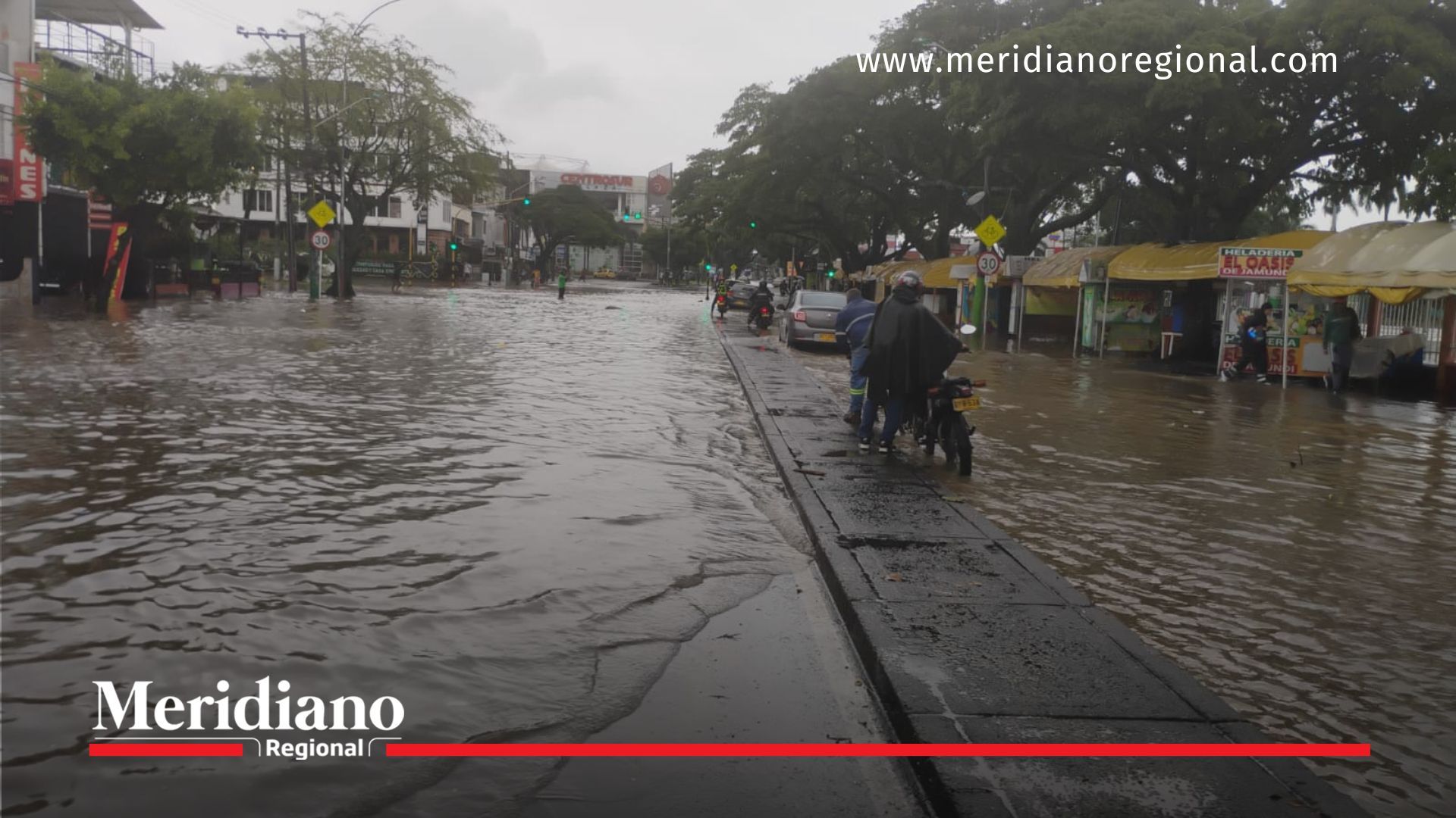 aguacero -Aguacero dejó calles bajo el agua en Cali aguacero-en-cali-inundaciones-en-cali-lluvias-en-cali-emergencia-climática-cali-alerta-roja-río-cali-ríos-crecidos-en-cali-caída-de-árboles-en-cali-calles-inundadas-cali-desbordamiento-ríos-cali-sector-sur-cali-inundado-aguacero -