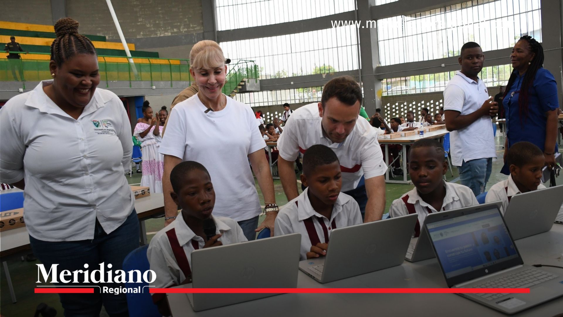 Computadores para aprender inglés en Buenaventura computadores-para-colegios-buenaventura, entrega-tecnologia-educativa, gobernacion-del-valle, colegio-san-antonio, estudiantes-bilingües, aprendizaje-en-ingles, formacion-digital, brecha-digital, conectividad-educativa, programa-british-council-