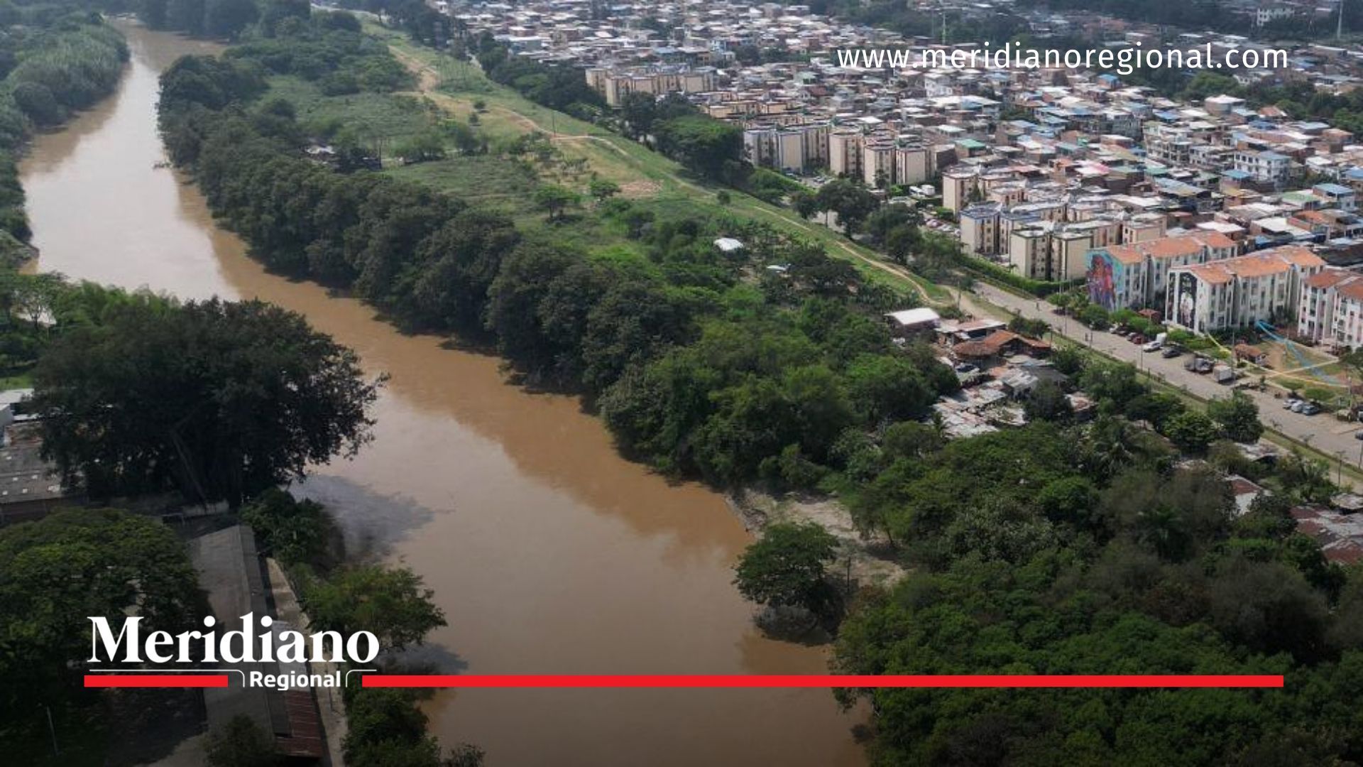 del río