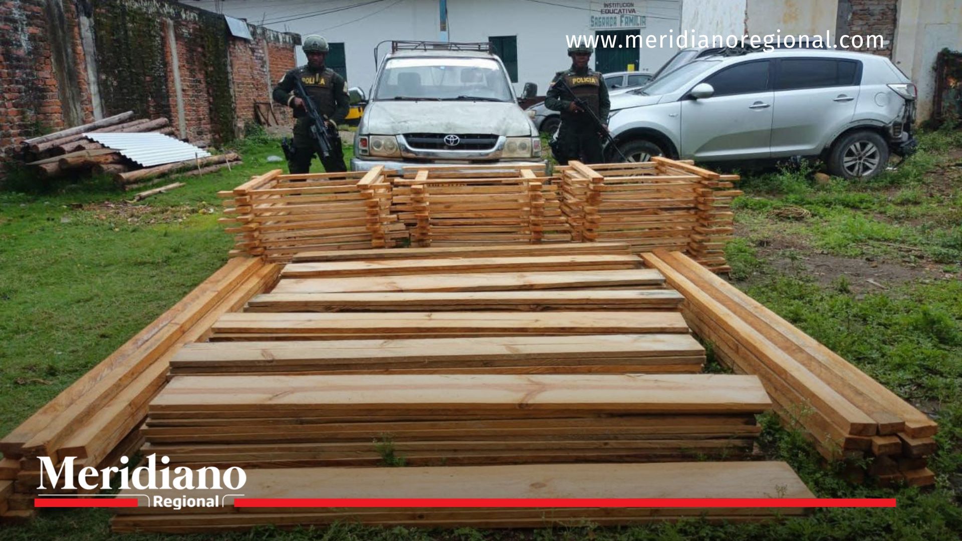 Madera ilegal incautada en operativo en Caloto madera-ilegal, incautación-Caloto, operativo-policía-Caloto, tráfico-ilegal-recursos-naturales, incautan-madera-Caloto, camioneta-Toyota-madera, fiscalía-CRC-Cauca, control-policial-Caloto, decomiso-madera-ilegal-
