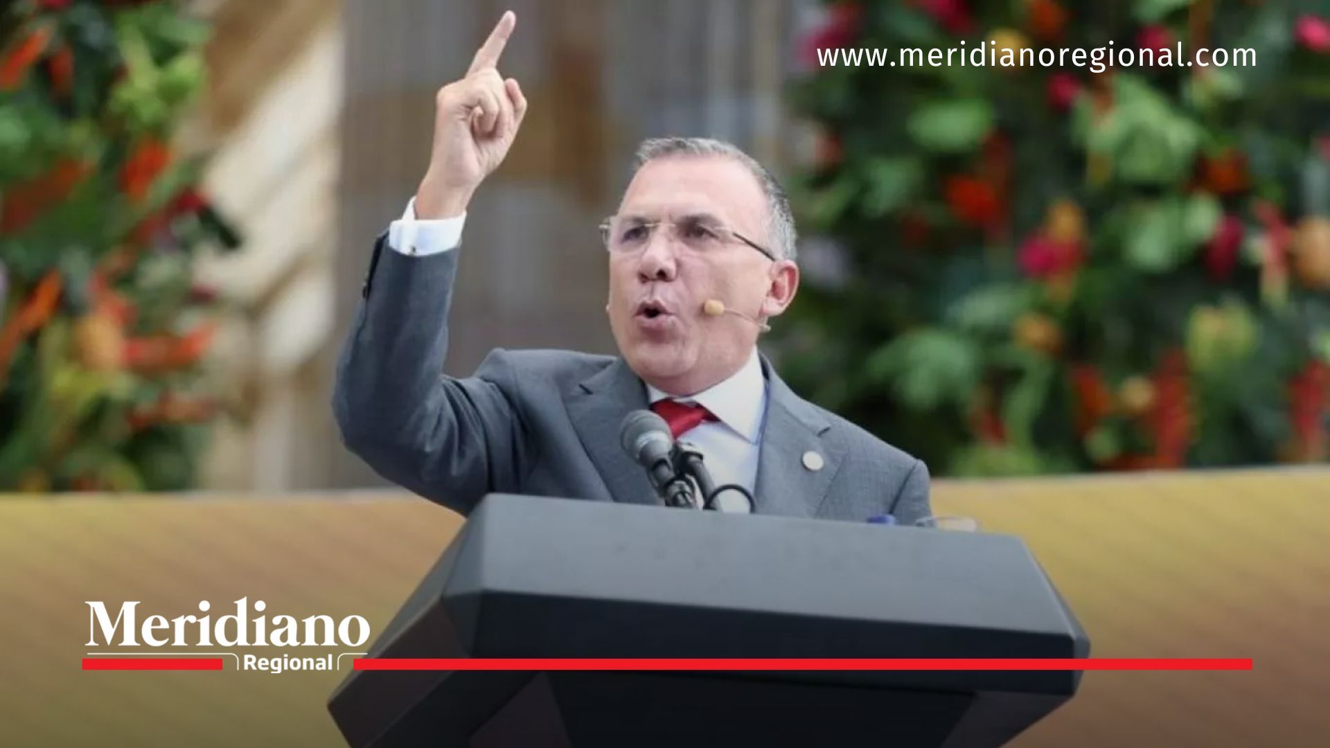 Roy reaparece en Colombia y plantea su regreso a la política