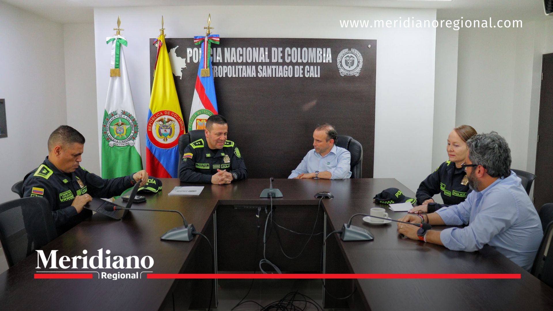 700 Policías